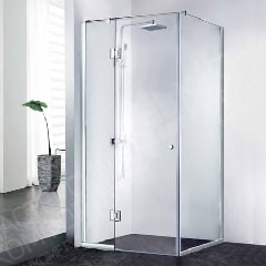 Угловая душевая с распашной дверцей