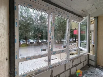 В клинике выполнены работы по панорамному остеклению лоджии и установке нового окна. Проек