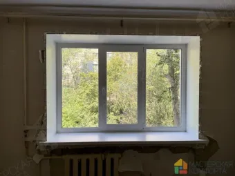 В квартире выполнены работы по замене старых деревянных окон на современные пластиковые ко
