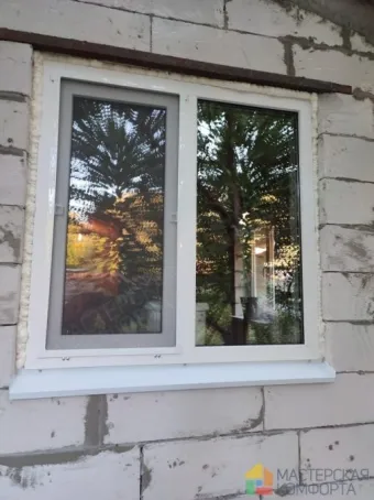 В пристройке к дому выполнен комплексный монтаж оконных и дверных конструкций с сопутствую