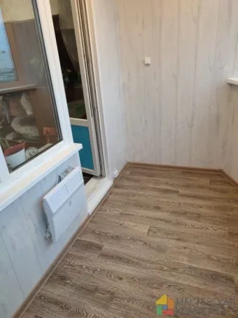 В доме «Кронверк» выполнили утепление и внутреннюю отделку сразу двух эркерных лоджий. Для