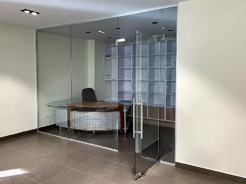 Безрамное остекление внутренних перегородок