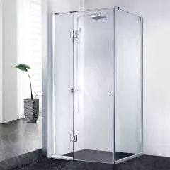 Угловая душевая с распашной дверцей