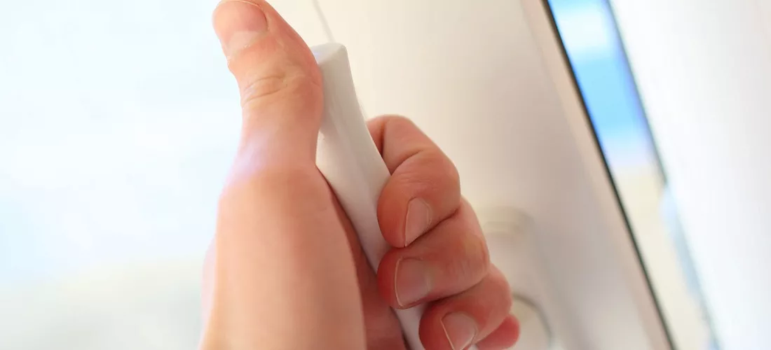 При заказе окон с немецкой фурнитурой Roto фирменные ручки в подарок!